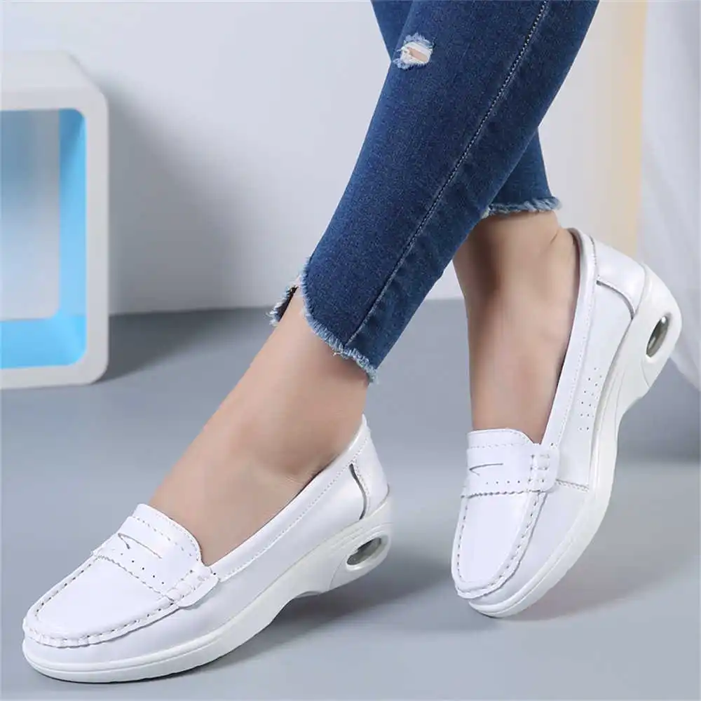 Thick Sole Slipon White Traine - Formal Men Daily Wear Slippers 评论和价格